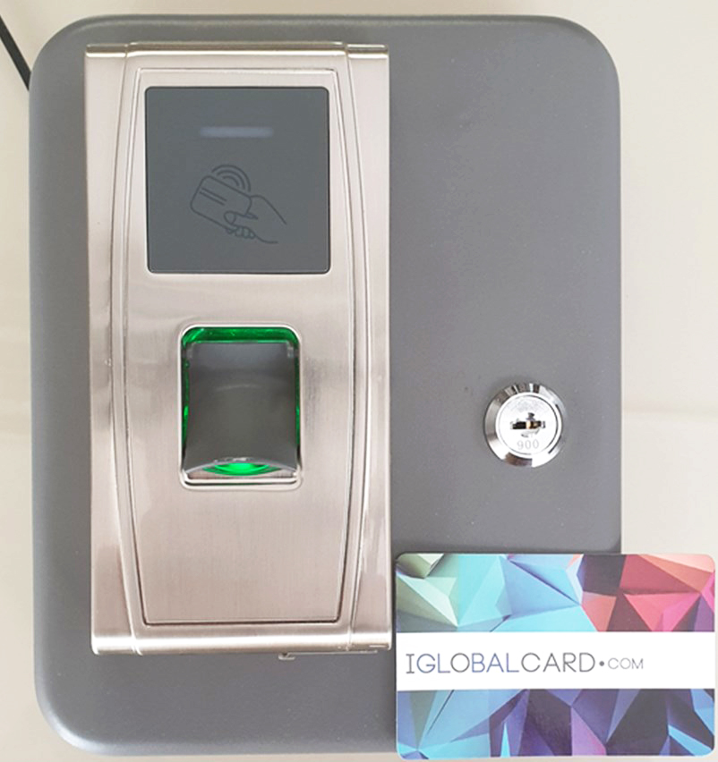 Caja de seguridad con control de presencia por huella dactilar Caja de seguridad con control de presencia por huella dactilar