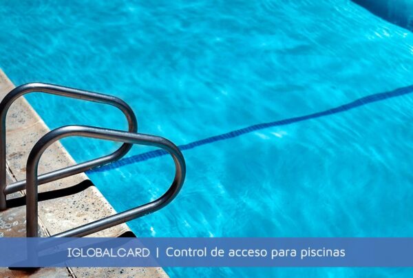 Controles de acceso para piscinas con tornos y tarjetas de proximidad