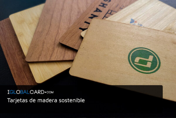 Tarjetas de madera sostenibles para comercios y hoteles