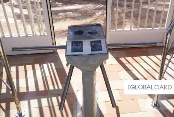 Control de acceso con torno doble para piscina de urbanización en Orihuela Costa
